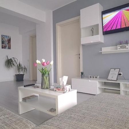 Stefania Sweet Apartament Орадя Екстер'єр фото