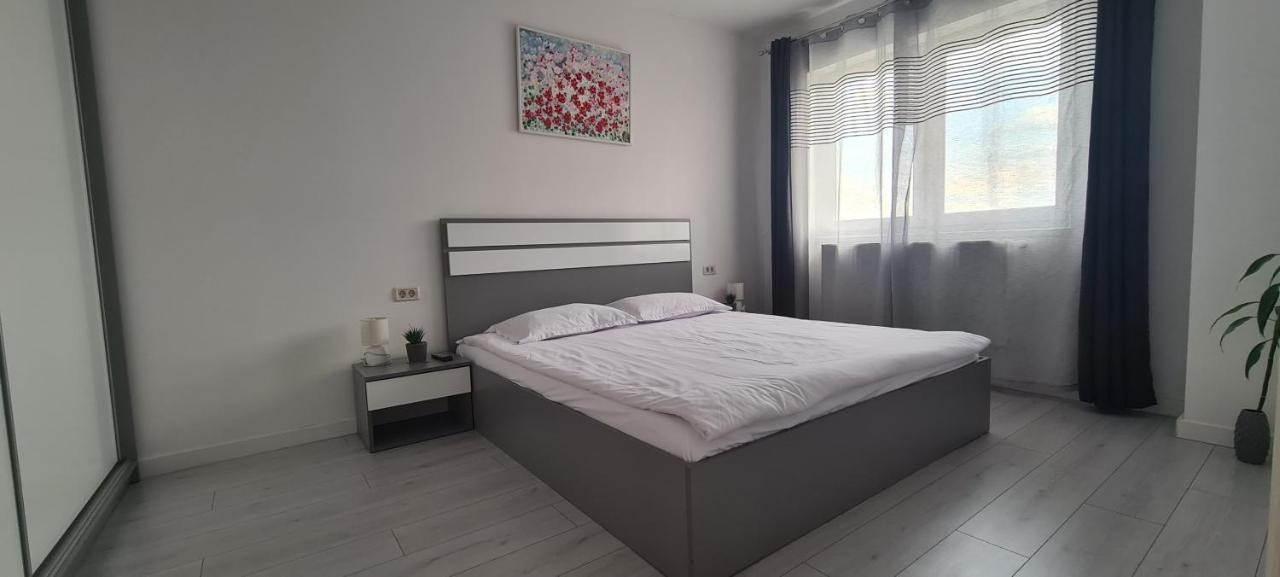 Stefania Sweet Apartament Орадя Екстер'єр фото