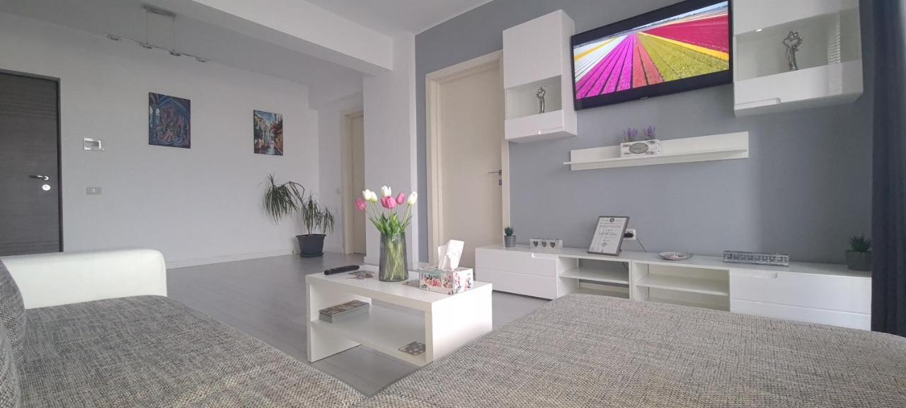 Stefania Sweet Apartament Орадя Екстер'єр фото